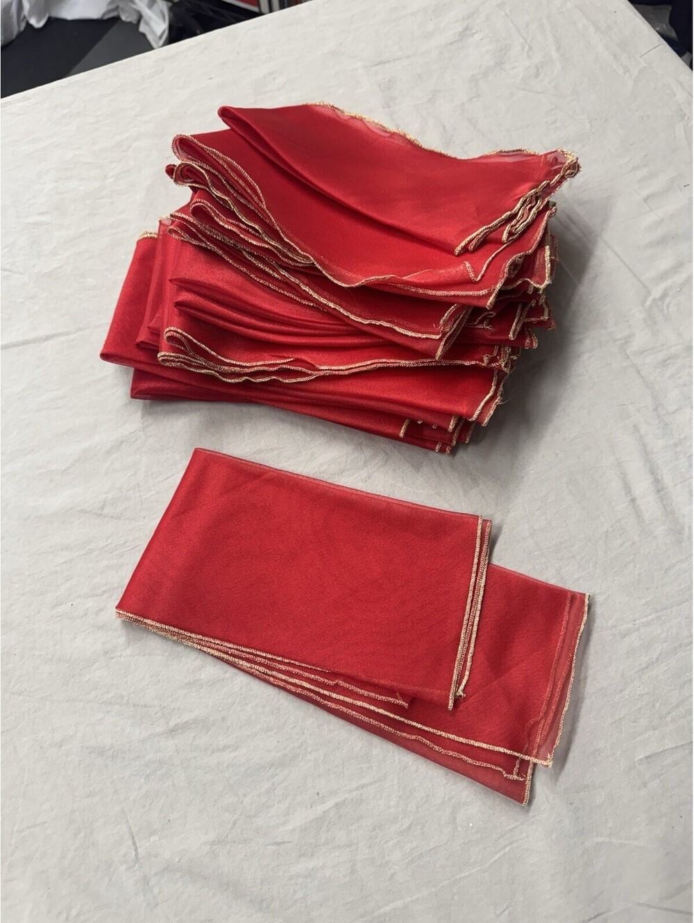 NEW Lot Of 5 pier 1 imports Red And Gold Glitter Napkins